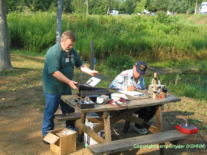 AA1NZ & WK5S Setting up Antenna Shoot-out.JPG